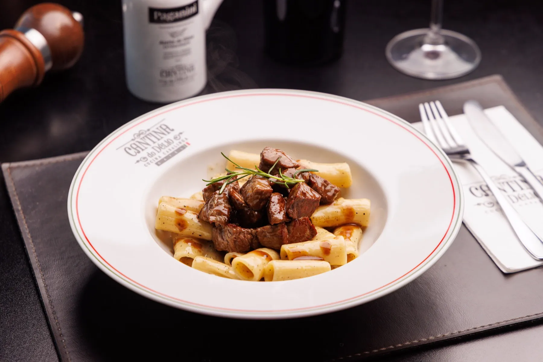 Rigatoni Cacio e Pepe com mignon